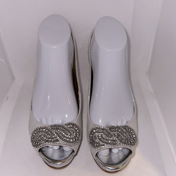 Antonio Melani Sierra Metallic Silver Slingback Peep Toe Heel Size 8M - EUC - Picture 7 of 14
